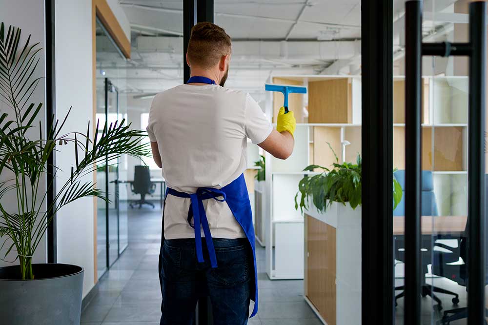 Servicios Servipronto. Limpieza de oficinas, naves, bares... en Madrid
